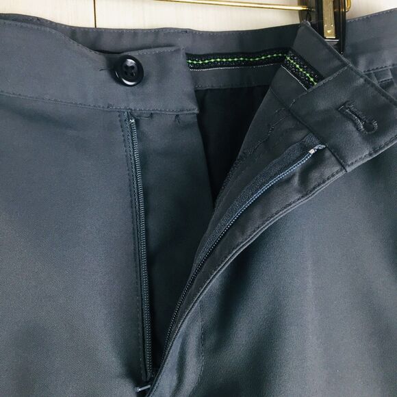 IZOD GOLF Men's Dark Gray Chino Flat Front Athletic Casual Light Shorts Size 32 - Picture 4 of 10